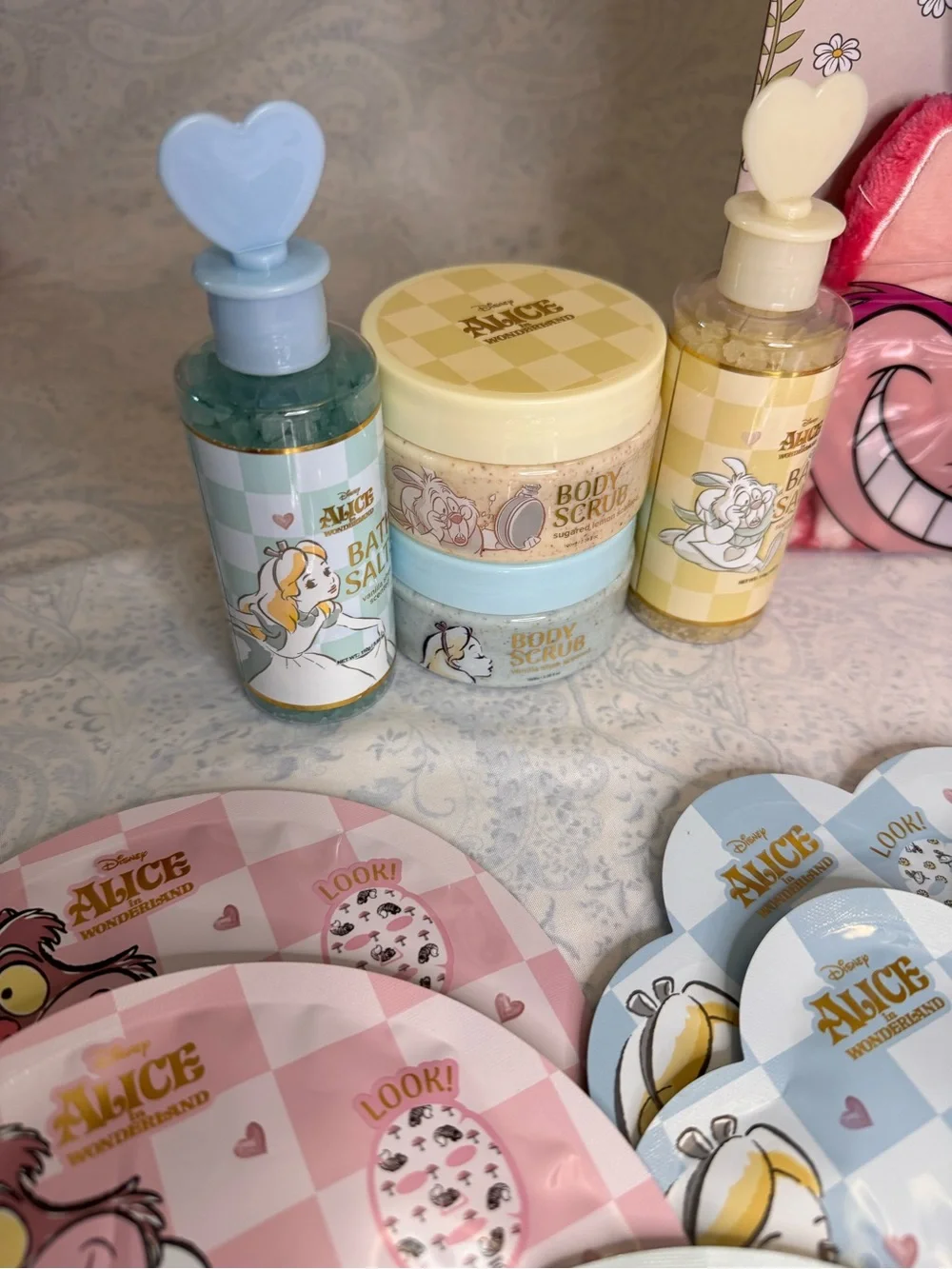 Disney Alice In Wonderland Ultimate Fan Self Care Pampering Bath & Beauty Set